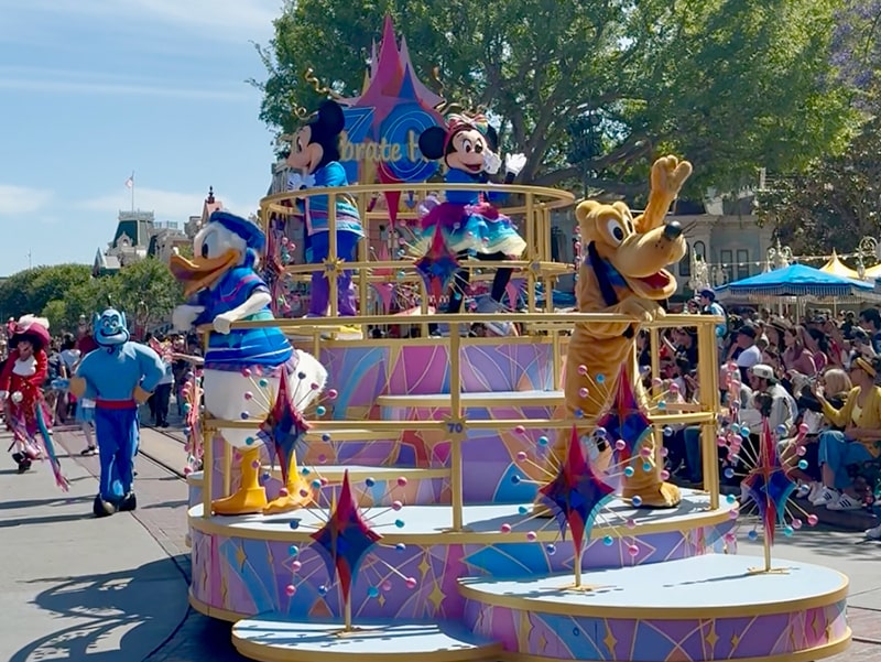 カリフォルニア ディズニーランド・リゾート70周年を解説！【ショー編】