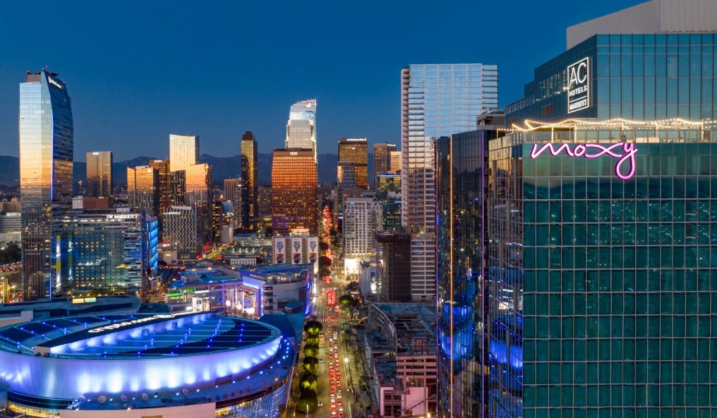 ダウンタウンの中心地という好立地　／　写真提供：Moxy + AC Hotel Downtown Los Angeles
