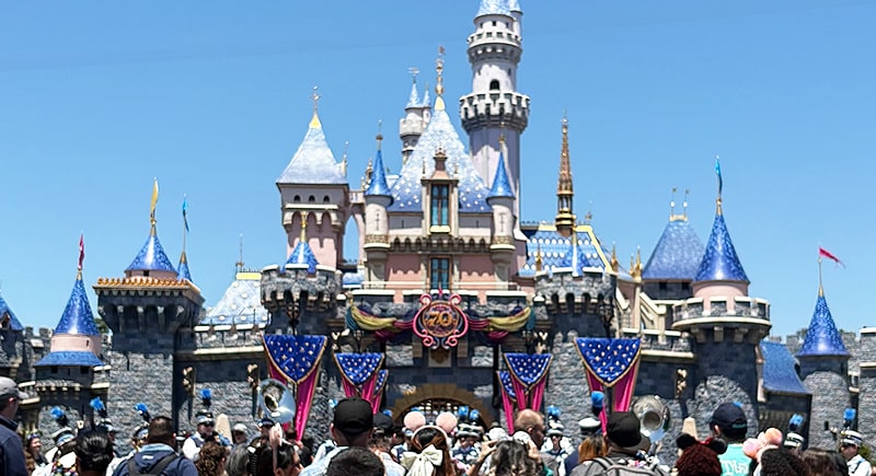 カリフォルニアディズニーランド・リゾート 70周年 完全ガイド｜パレード・ショー・新アトラクション・開催はいつまで？