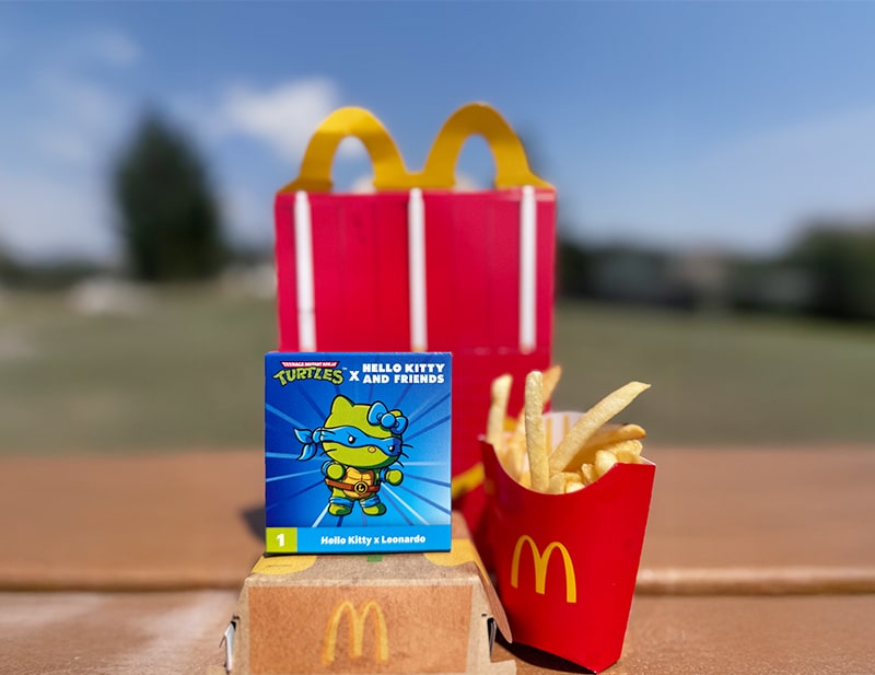 アメリカのマクドナルドで「サンリオ×タートルズ」ハッピーセット｜日本ではポケカ騒動