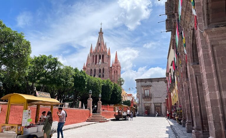 【2025年最新】メキシコ世界遺産の街・グアナファト&サンミゲルを巡る|ピピラの丘の夜景と必見スポット