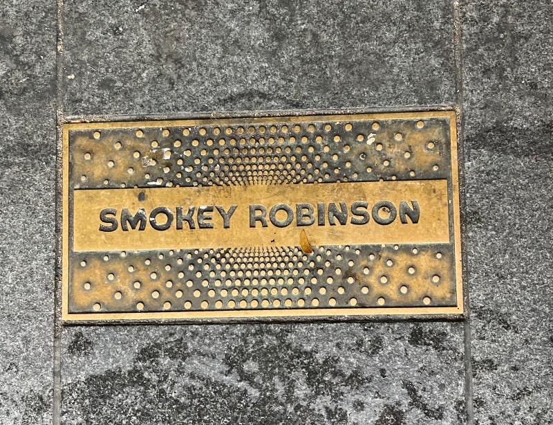 スモーキー・ロビンソンの名前入りプレート