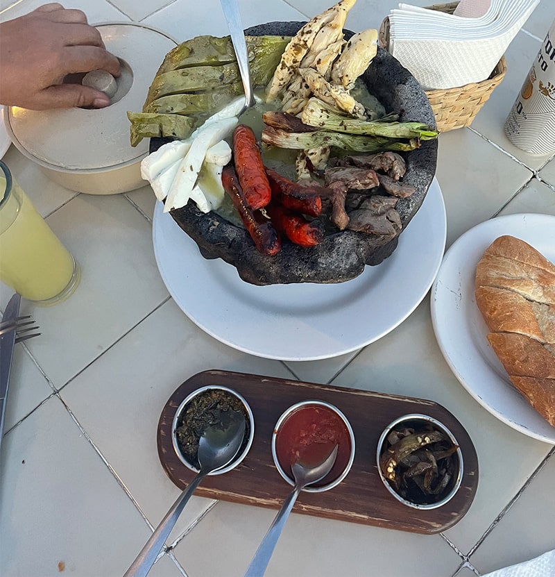 Molcajete de carne mixto
