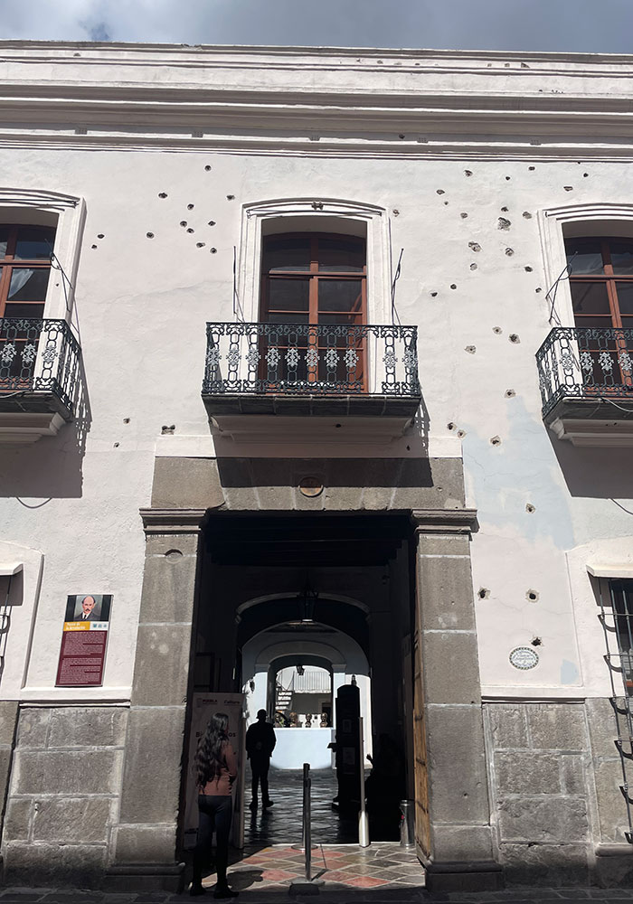 セルダン兄弟の家と銃跡