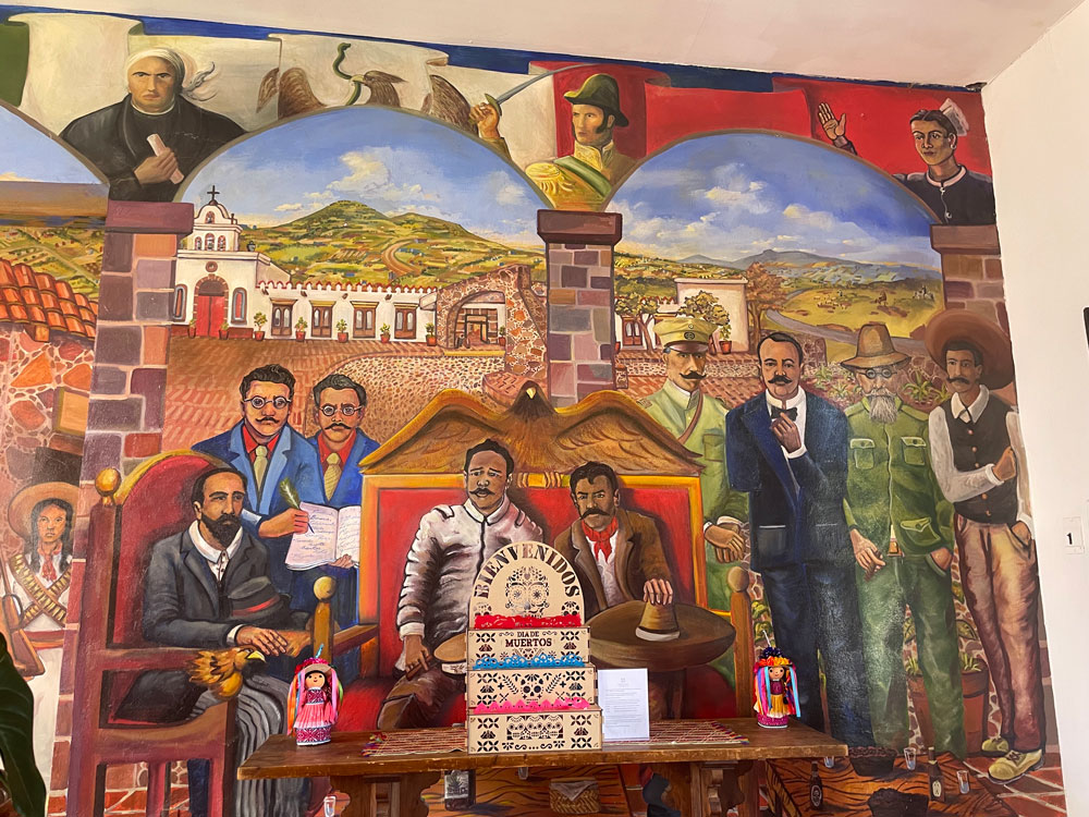 革命家たちの壁画