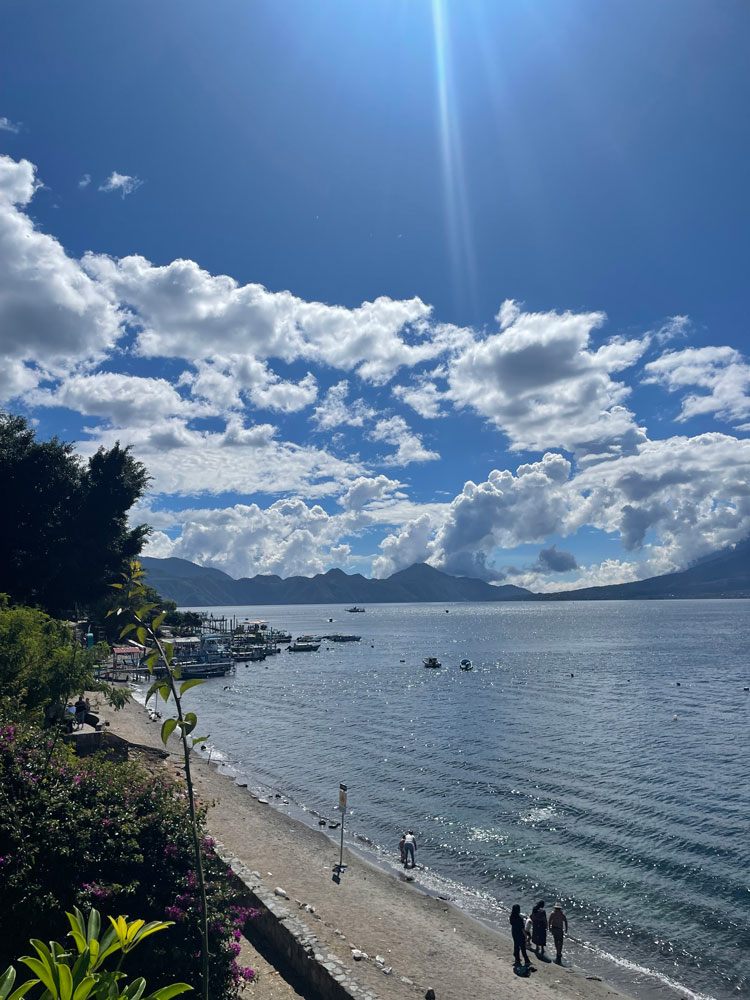 アティトラン湖