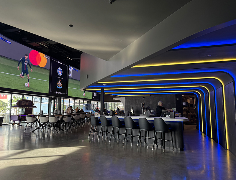 エントランスにあるバー