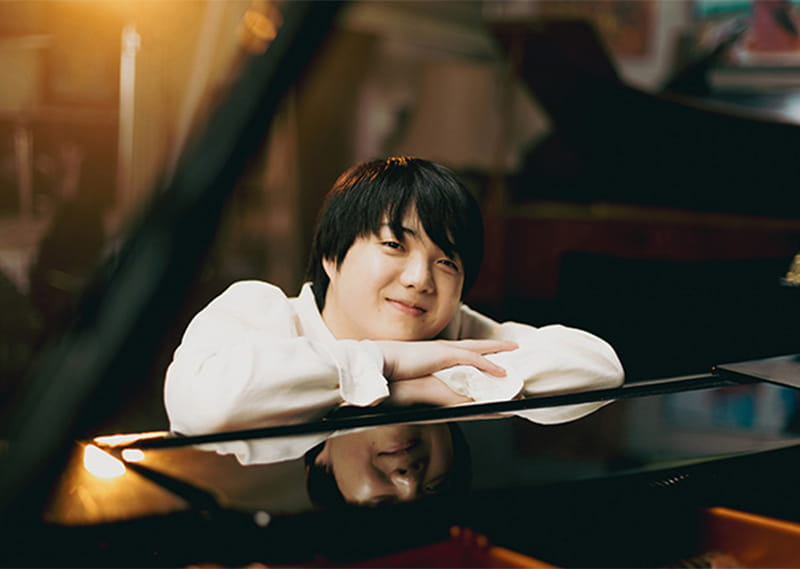 【NY現地レポート】鳴り止まない拍手！藤田真央、3度目のカーネギーホールで魅せた圧巻のピアノ・ソナタ